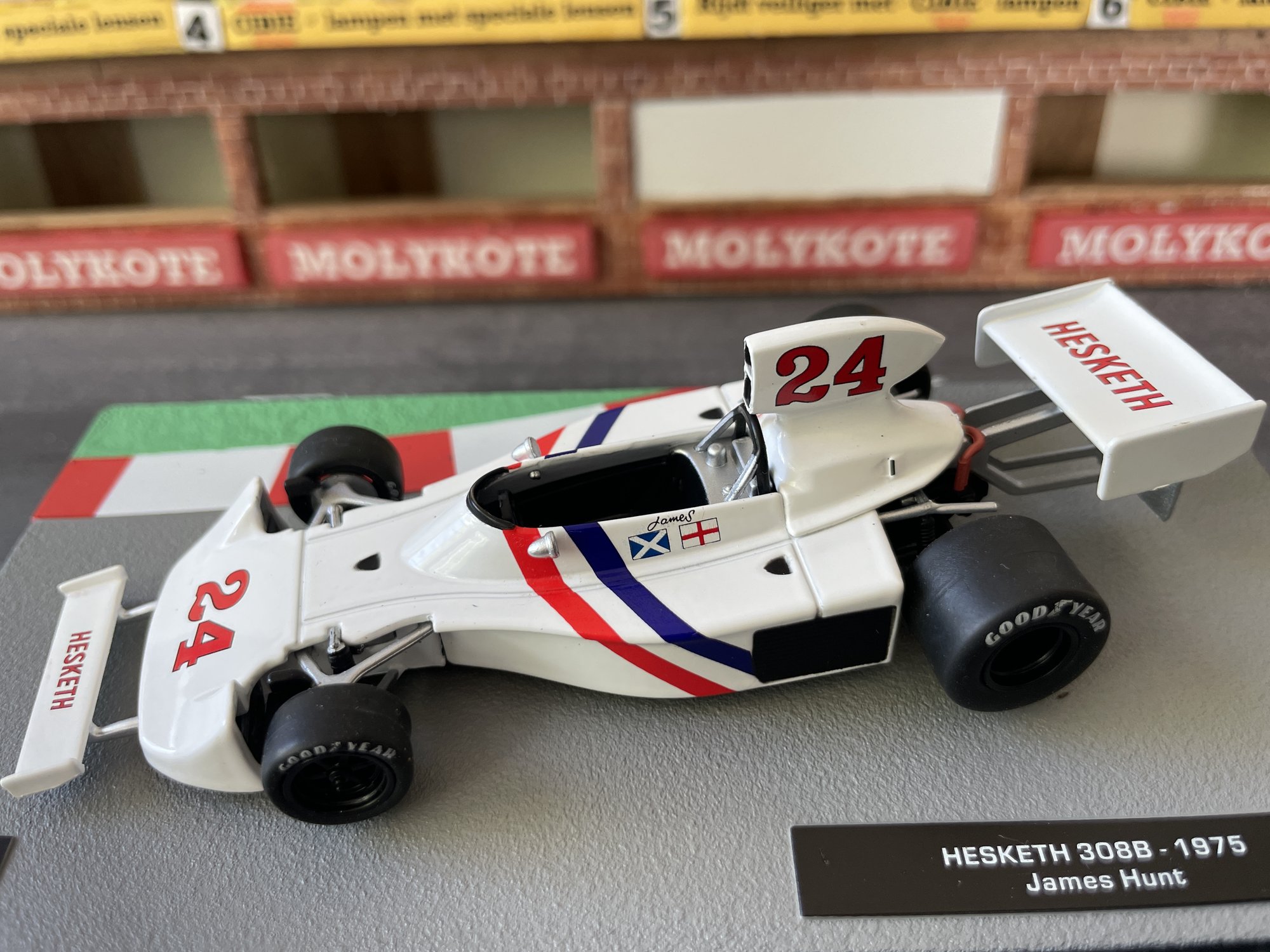 Hesketh 308B 1975 modelauto met James Hunt's livery in Han's collectie