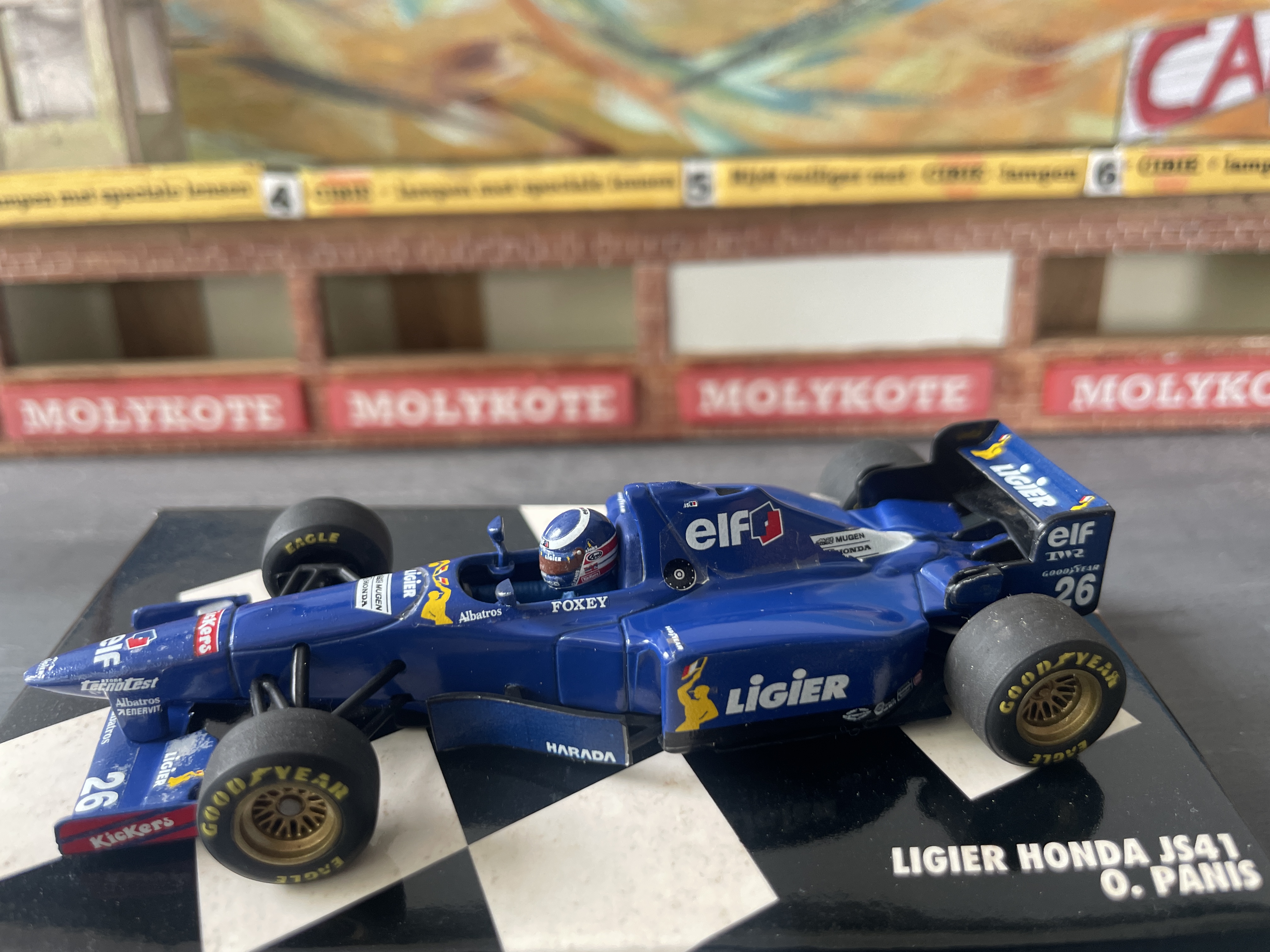 Ligier Honda JS41 1995 modelauto van Olivier Panis met startnummer 26 