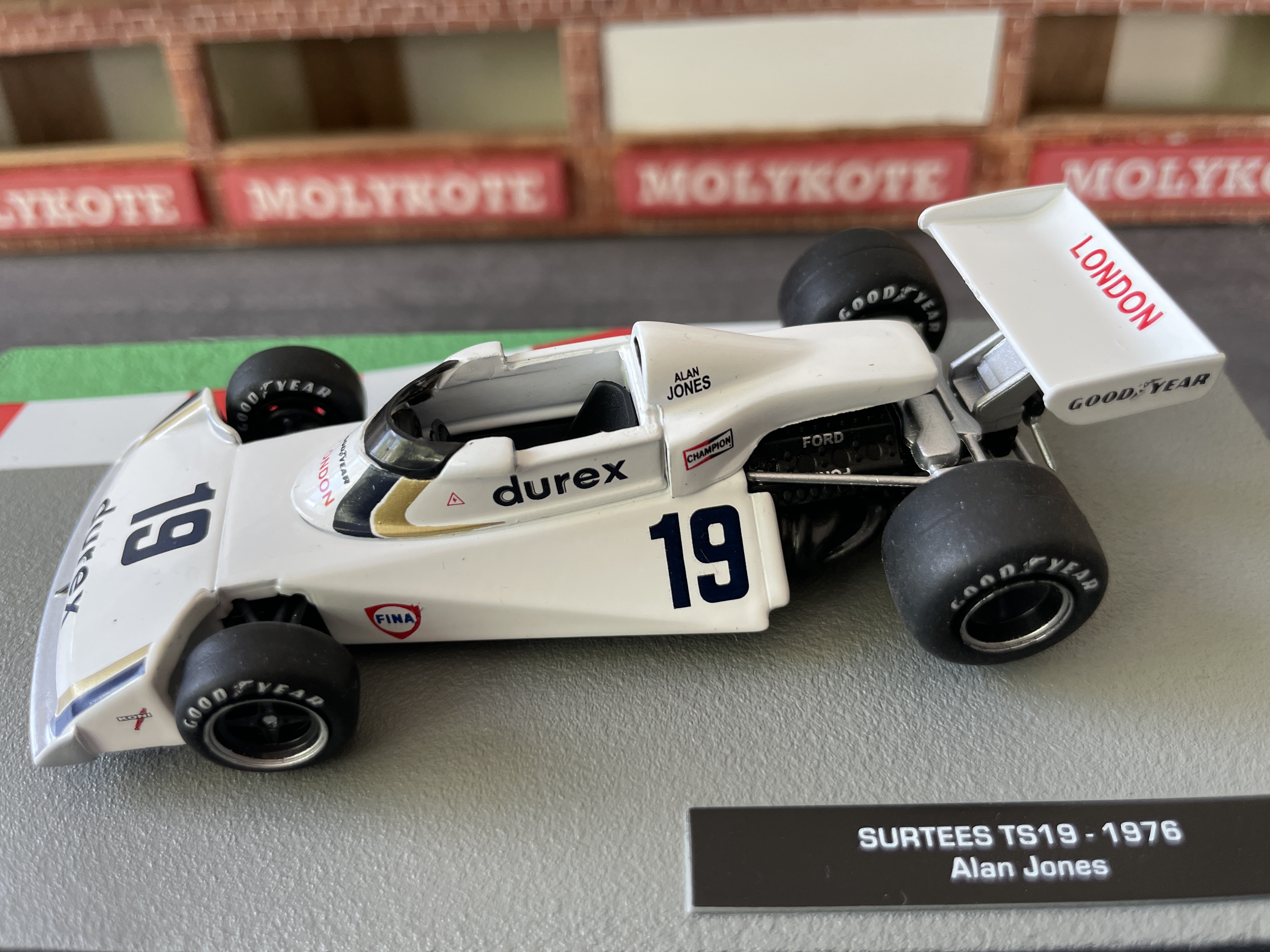 Surtees TS19 1976 modelauto van Alan Jones in Han's collectie